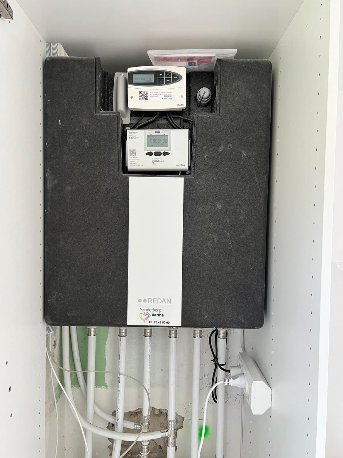 Fjernvarme-installation med REDAN enhed